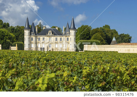 Chateau Pichon Longueville Baron, Medoc, France 98315476