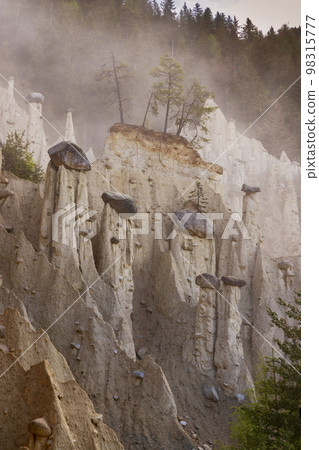 Earth pyramids of Platten (Erdpyramiden - Piramidi di Plata) near Percha and Bruneck, South Tyrol, Italy Earth pyramids of Platten (Erdpyramiden - Piramidi di Plata) near Percha and Bruneck, South Tyrol, Italy 98315777