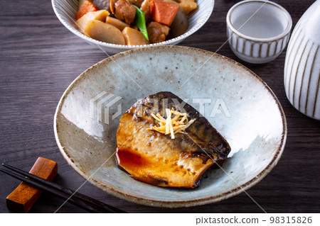Boiled mackerel and sake 98315826