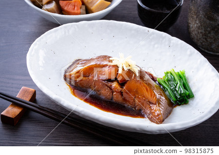 Boiled curry 98315875