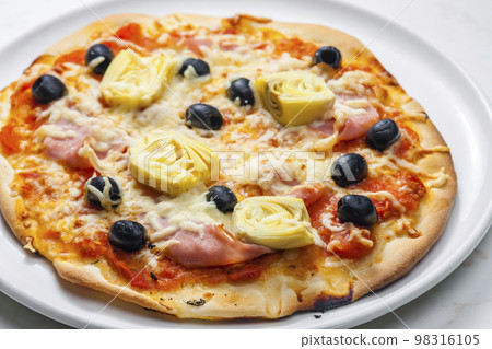 pizza with ham, black olives and artichokes pizza with ham, black olives and artichokes 98316105