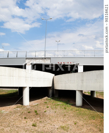The ramp of the grade-separated road junction. The ramp of the grade-separated road junction. 98316621