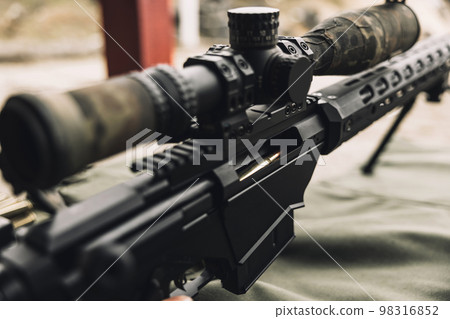 Close up picture of an optical rifle 98316852