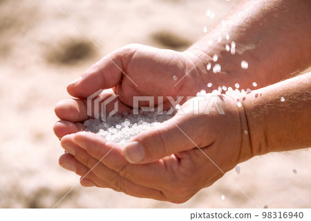 Dead Sea salt crystals heap in the hands 98316940