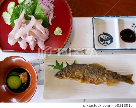 南蠻漬和香魚生魚片(熊本縣甲佐町) 南蠻漬和香魚生魚片(熊本縣甲佐町) 98318013