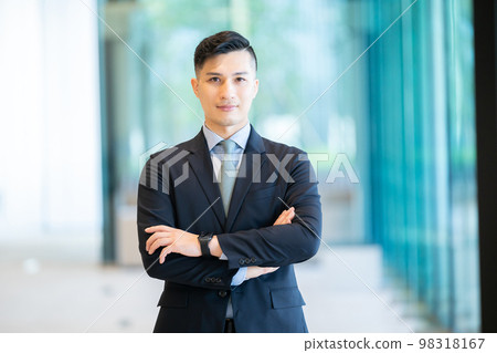 男性，業務，商人，日本人，西裝，正式，CEO，年輕總裁，辦公室，男性員工 98318167