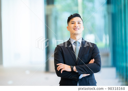 男性，業務，商人，日本人，西裝，正式，CEO，年輕總裁，辦公室，男性員工 98318168