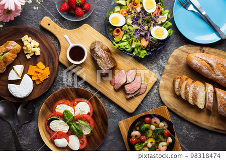 roast beef and cooking 98318474