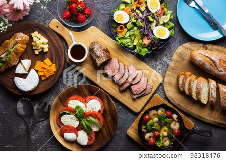 roast beef and cooking 98318476