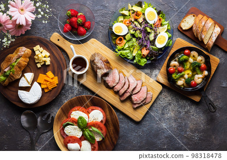 roast beef and cooking 98318478