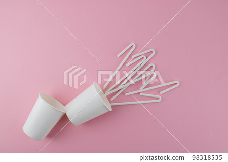Cocktail straws Day. Drinking straws on a pink background. Summer cocktail party, a fun and happy holiday concept. place for your text 98318535