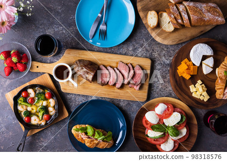 roast beef and cooking 98318576