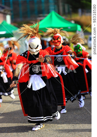 Kitakami City, Iwate Prefecture Folk Performing Arts Demon Dance 98318580