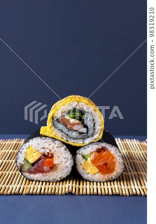 Ehomaki，節分吃的壽司卷。 98319210