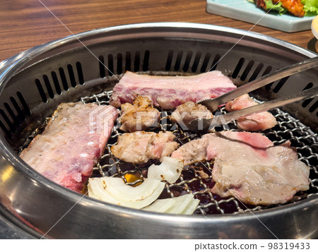 豬肉 燒烤 烤肉 食物 料理 餐廳 돼지 Grilled pork belly 豚肉 98319433