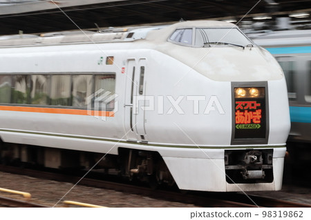 Takasaki Line Limited Express Swallow Akagi: Series 651 train (panning shot) Takasaki Line Limited Express Swallow Akagi: Series 651 train (panning shot) 98319862