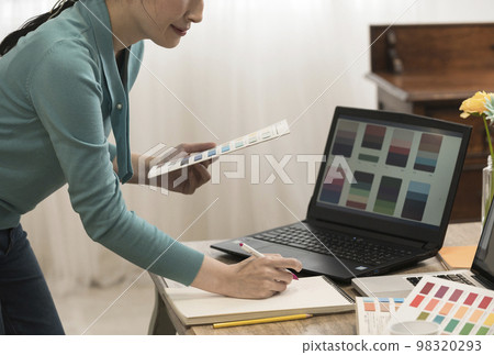 女性創作者形象 98320293