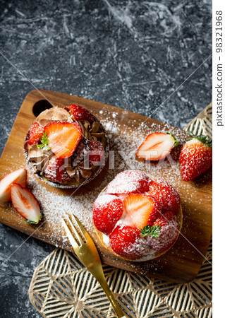 Strawberry tart cafe 98321968