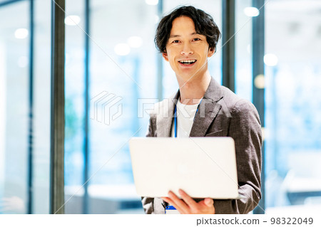 Male engineer shooting cooperation "+ SHIFT NOGIZAKA" 98322049