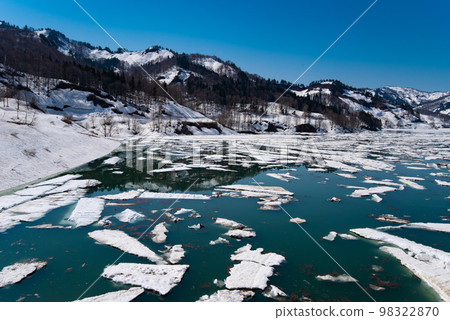 Aburumagawa Dam Snow Flow (Oshirakawa, Uonuma City, Niigata Prefecture) Aburumagawa Dam Snow Flow (Oshirakawa, Uonuma City, Niigata Prefecture) 98322870