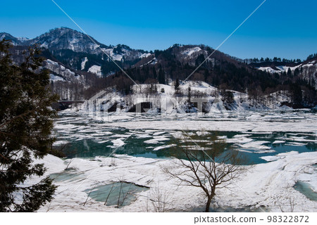 Aburumagawa Dam Snow Flow(新潟縣魚沼市大白川) Aburumagawa Dam Snow Flow(新潟縣魚沼市大白川) 98322872