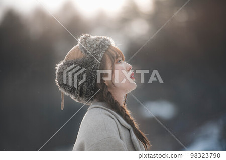 In the snowy landscape 98323790