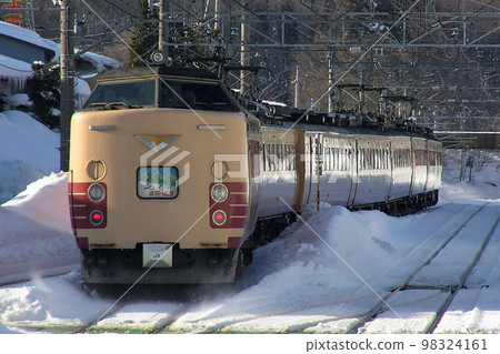 Spur Raicho Shinetsugo 從黑姬站出發 Spur Raicho Shinetsugo 從黑姬站出發 98324161