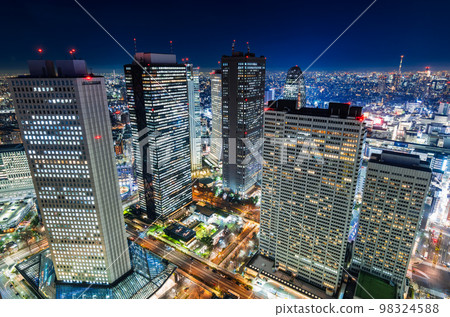 西新宿的東京夜景摩天大樓 98324588