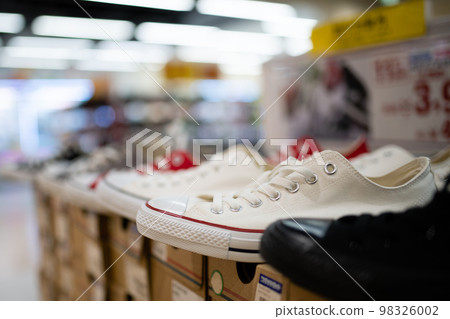 展出的許多鞋子 展出的許多鞋子 98326002