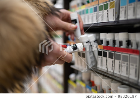 Woman's hand holding paint Woman's hand holding paint 98326187