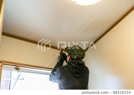 Ceiling inspection door installation work 98326554