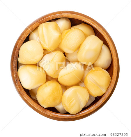 Mini spizzico of smoked scamorza, in a wooden bowl. Tiny morsels of Italian pasta filata, stretched curd cheese, with intense aroma and tawny, beige color, obtained through the smoke of wood shavings. 98327295
