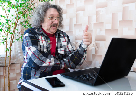 A portrait of an elderly man using a laptop. The meaning of lifestyle 98328150