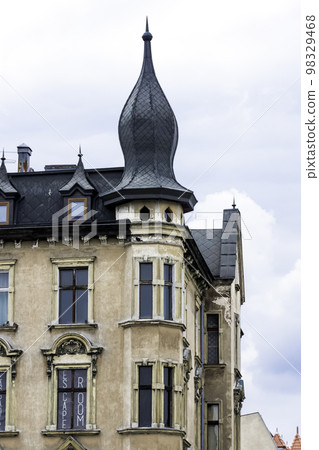 Vintage architecture of Old Town in Torun, Poland Vintage architecture of Old Town in Torun, Poland 98329468