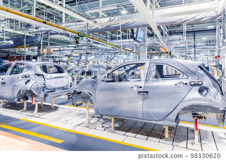Assembling cars on conveyor line Assembling cars on conveyor line 98330620