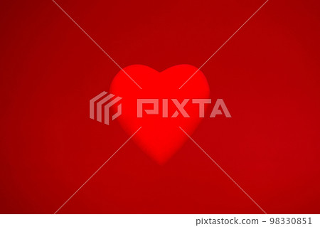 情人節的背景材料，紅色背景上有一個紅色的心形物體 98330851