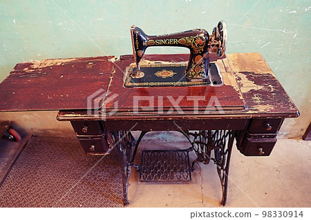 Sewing machine Sewing machine 98330914