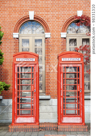 Scenery with a red telephone booth (Japan Automobile Museum, Komatsu City, Ishikawa Prefecture) 98331310