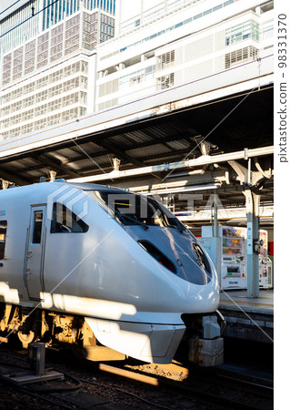 【名古屋站】特急白鷺11號等候發車 【名古屋站】特急白鷺11號等候發車 98331370