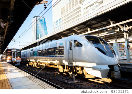 [Nagoya Station] Limited Express Shirasagi and Rapid Mie Waiting for Departure 98331371