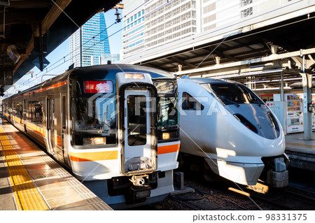 [Nagoya Station] Limited Express Shirasagi and Rapid Mie Waiting for Departure 98331375