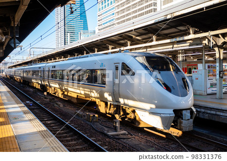 [Nagoya Station] Limited Express Shirasagi No. 11 waiting for departure 98331376