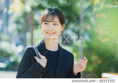 Business woman outdoors 98332505