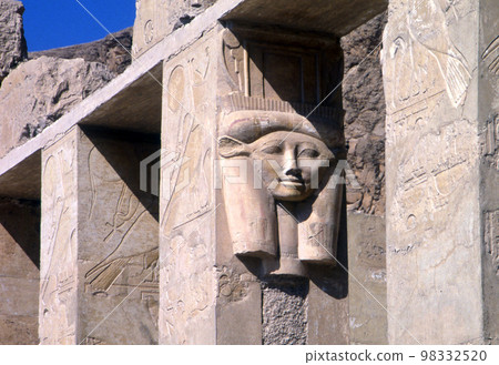 埃及哈特謝普蘇特太平間神廟女性雕塑 98332520