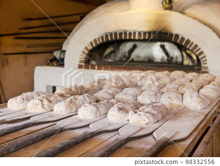 Bread 98332556