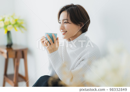 A knitted woman's living room 98332849