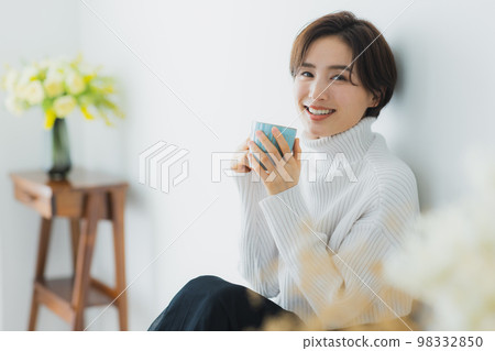 A knitted woman's living room 98332850