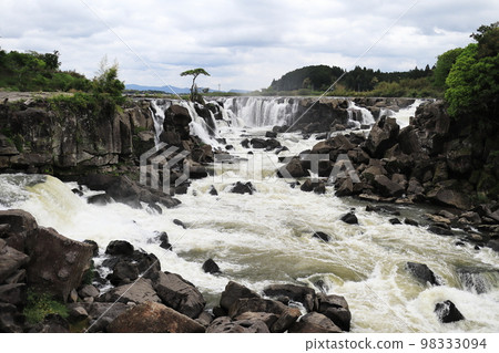 Beautiful Sogi waterfall with a lot of water Beautiful Sogi waterfall with a lot of water 98333094
