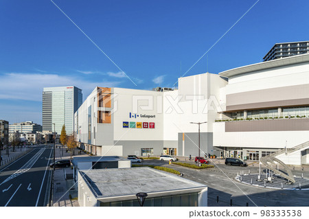 [Kanagawa Prefecture] In front of Ebina Station where the blue sky spreads 98333538