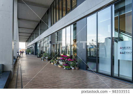 [Kanagawa Prefecture] Vina Gardens Perch, a complex facility with clinics and restaurants 98333551